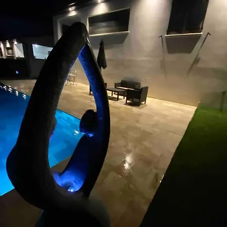فيلة Neuve Piscine Debordement