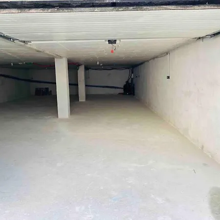 Neuve Piscine Debordement فيلة