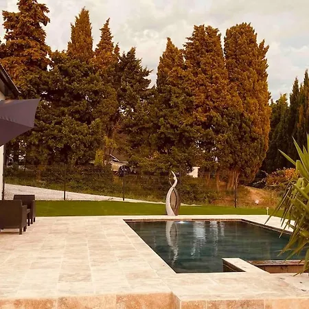 فيلة Neuve Piscine Debordement