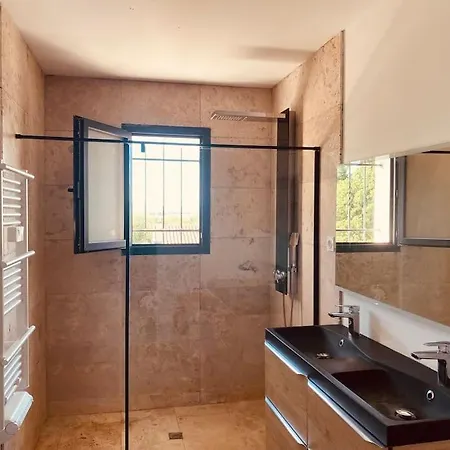 Neuve Piscine Debordement فيلة