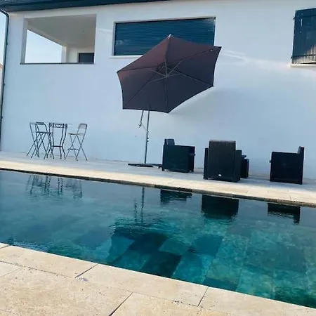 فيلة Neuve Piscine Debordement *